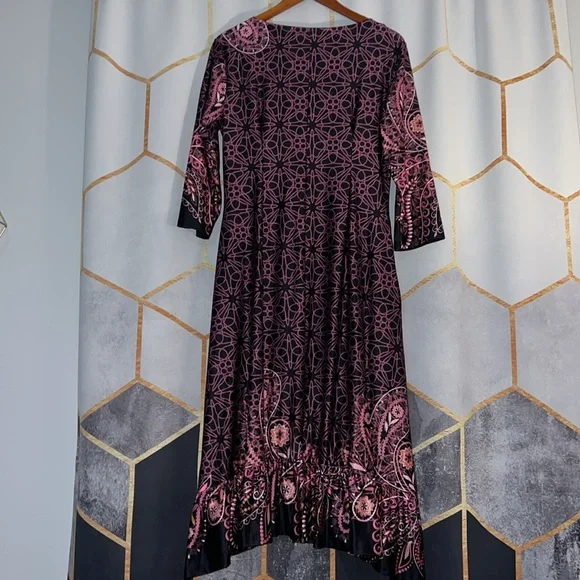 Elegant Pink and Black boho Patterned dress - Picture 6 of 8